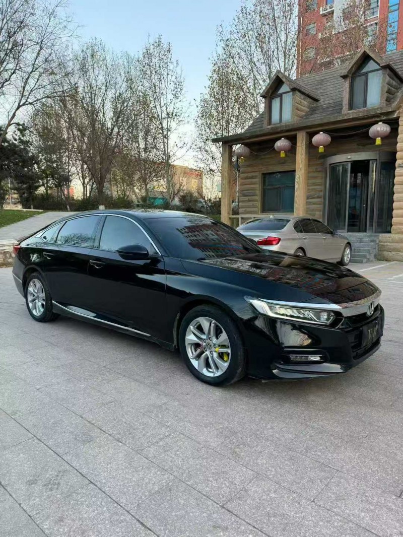 邢台19年本田雅阁3