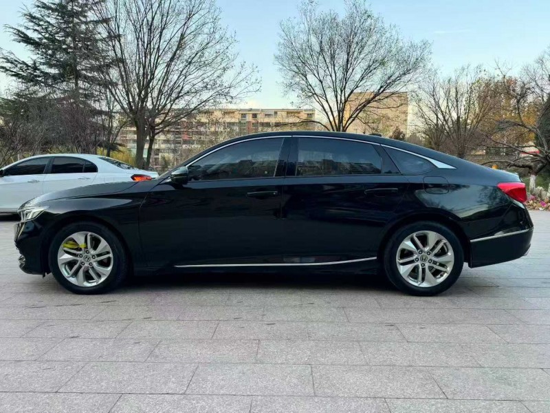 邢台19年本田雅阁4