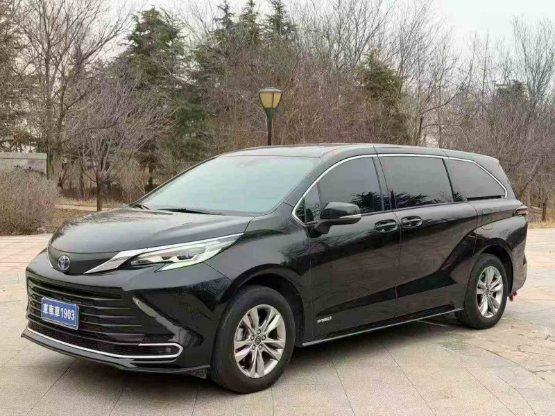 济宁23年丰田塞纳3