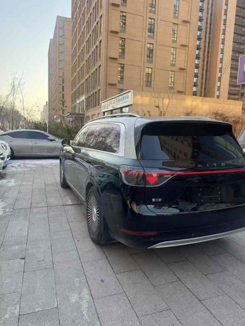 淄博24年华为智选问界8