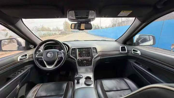 济宁17年Jeep大切诺基4