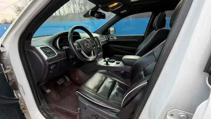 济宁17年Jeep大切诺基5