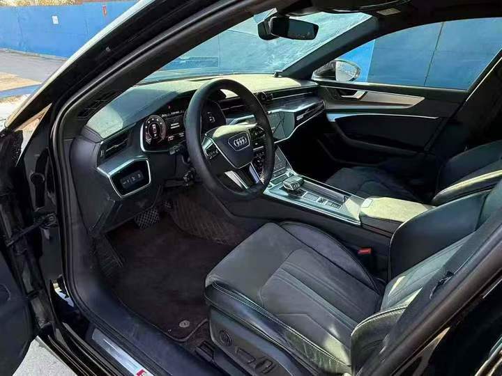 济宁22年奥迪A6L4