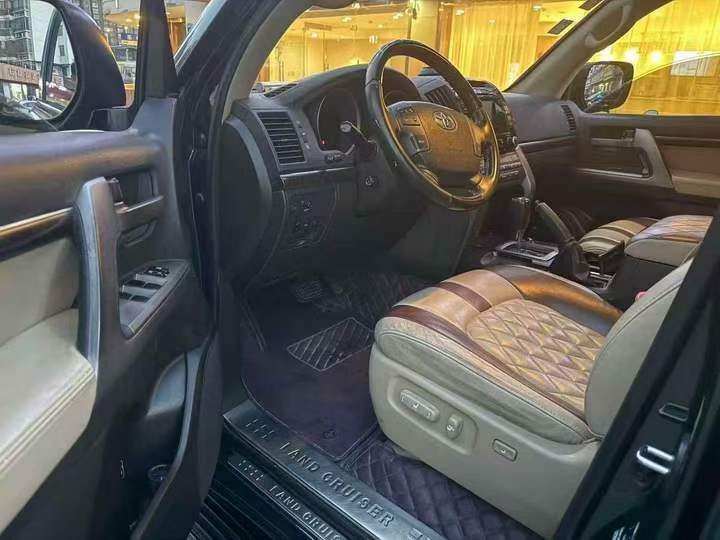 九江12年丰田兰德酷路泽3