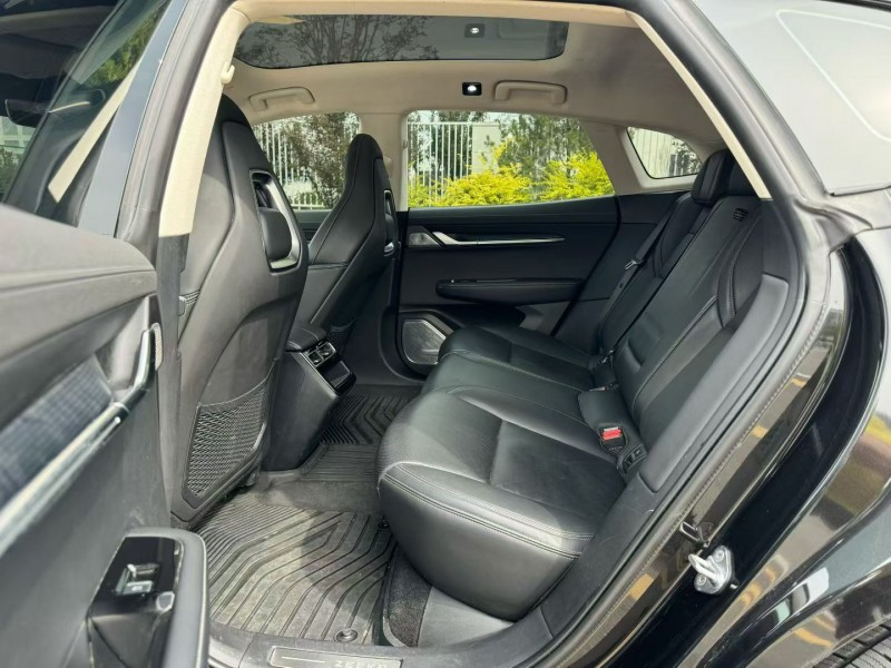 济宁23年极氪汽车0013