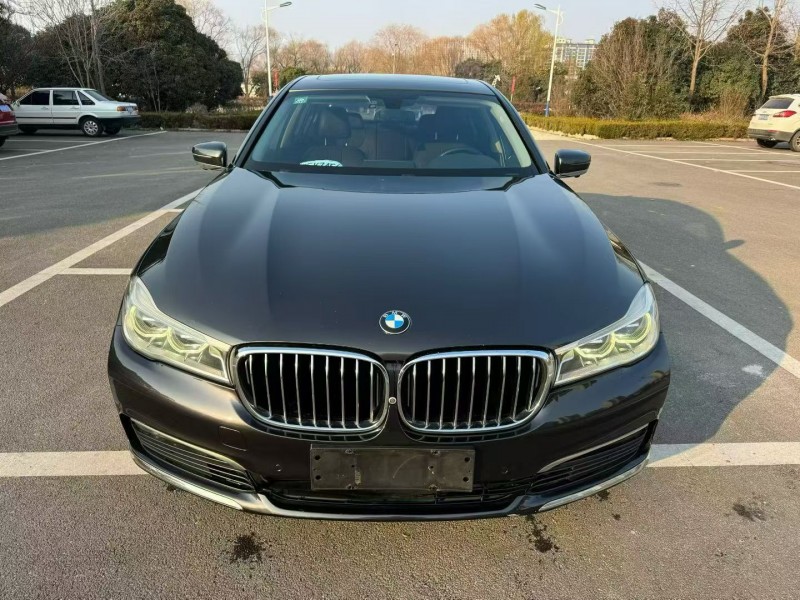 济宁17年宝马7系1