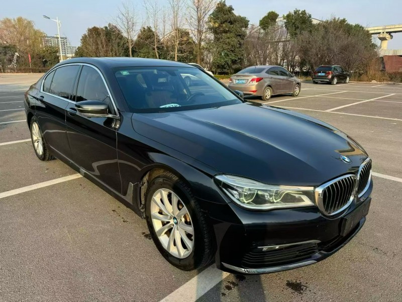 济宁17年宝马7系2