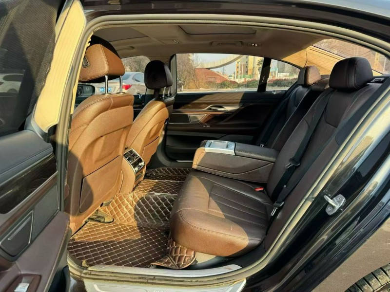 济宁17年宝马7系3