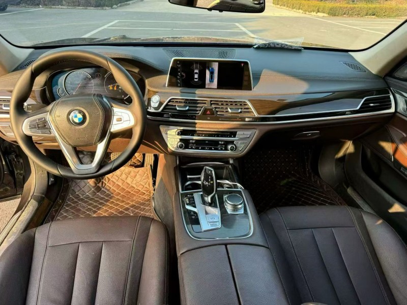 济宁17年宝马7系4