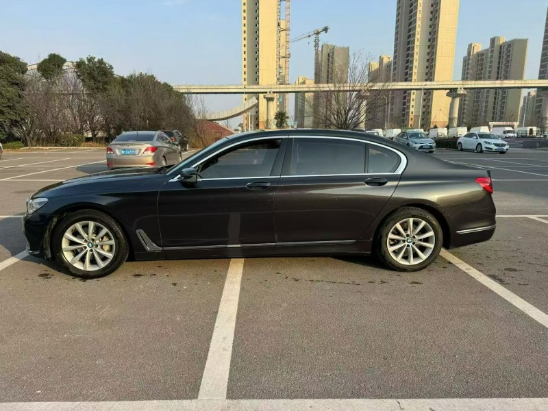 济宁17年宝马7系7