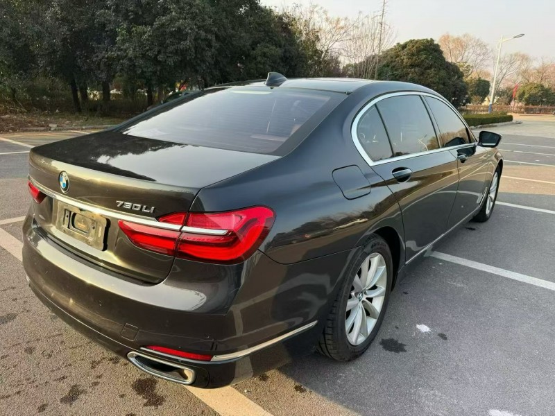 济宁17年宝马7系8