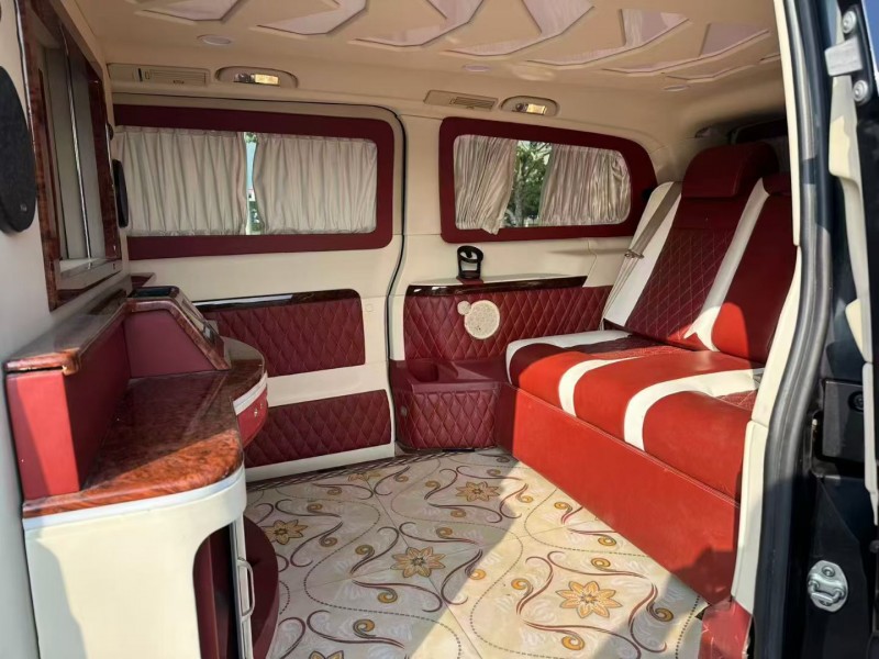 枣庄17年奔驰唯雅诺4