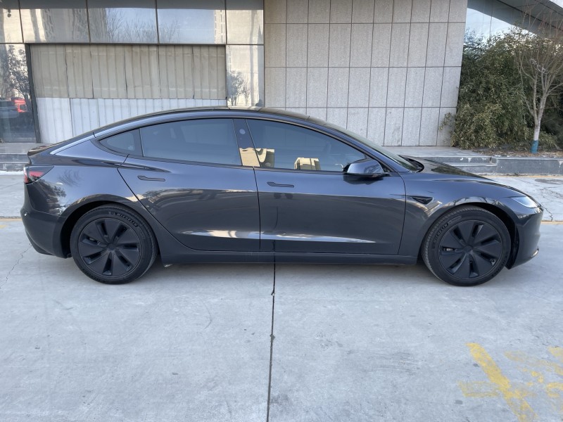 济宁24年特斯拉MODEL 37