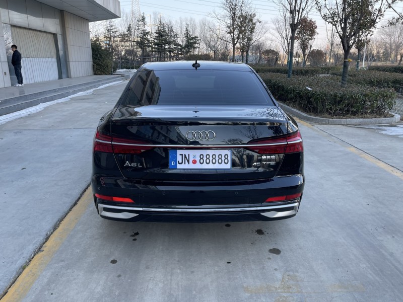 济宁22年奥迪A6L9