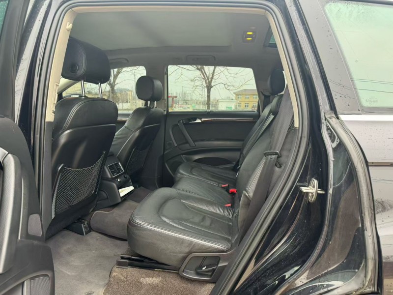 新乡12年奥迪Q76