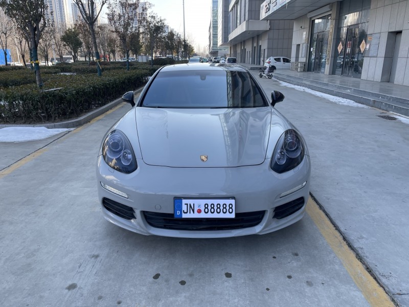 济宁14年保时捷帕拉梅拉1