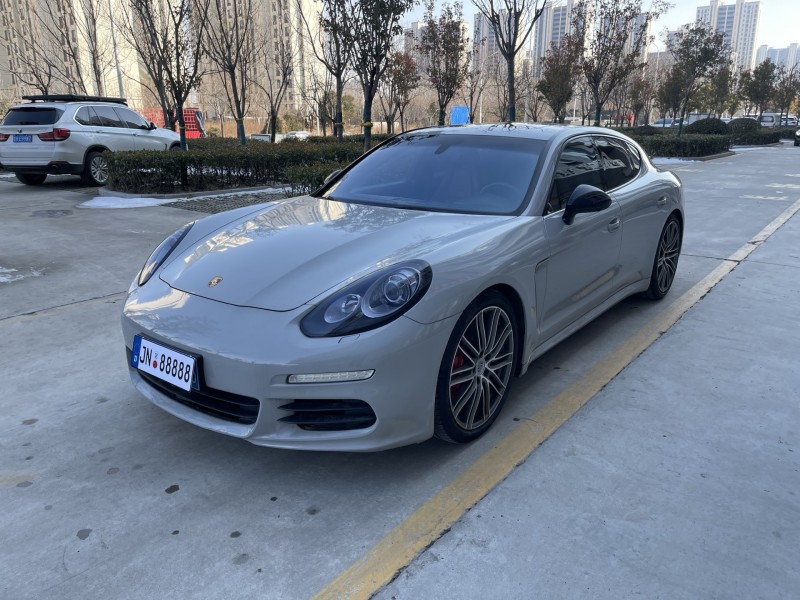 济宁14年保时捷帕拉梅拉2