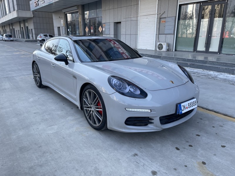 济宁14年保时捷帕拉梅拉3