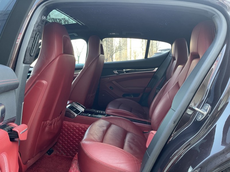 济宁14年保时捷帕拉梅拉6