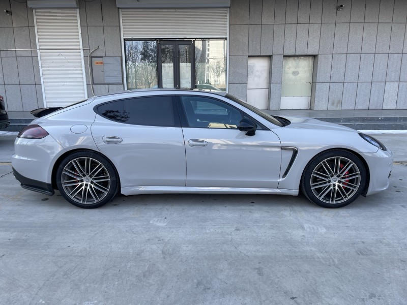 济宁14年保时捷帕拉梅拉7