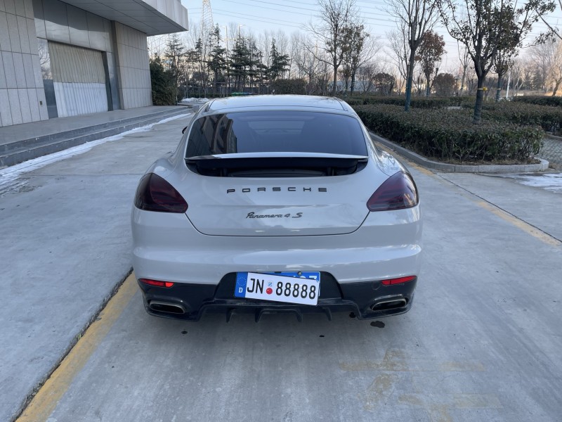 济宁14年保时捷帕拉梅拉9