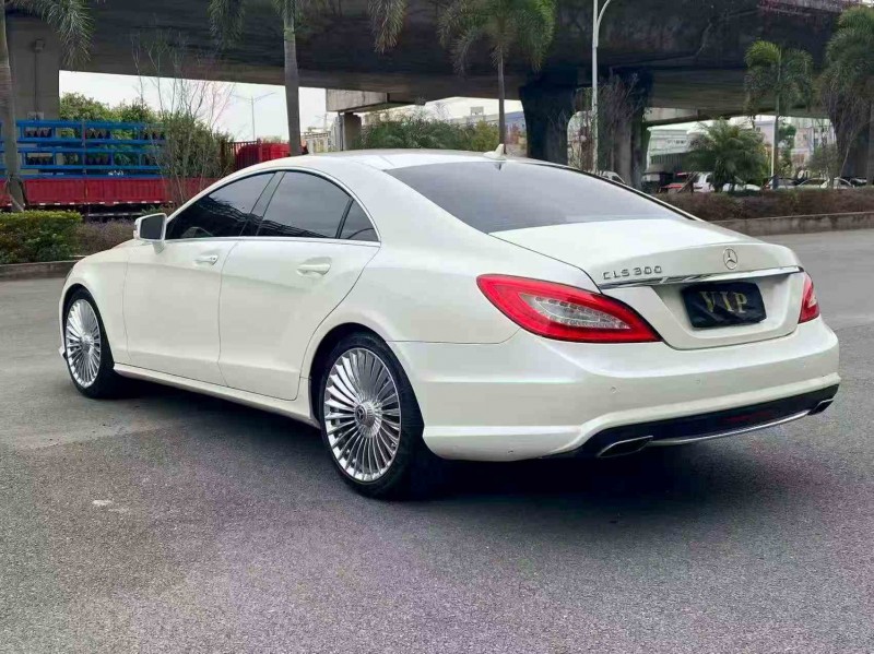 南平15年奔驰CLS8