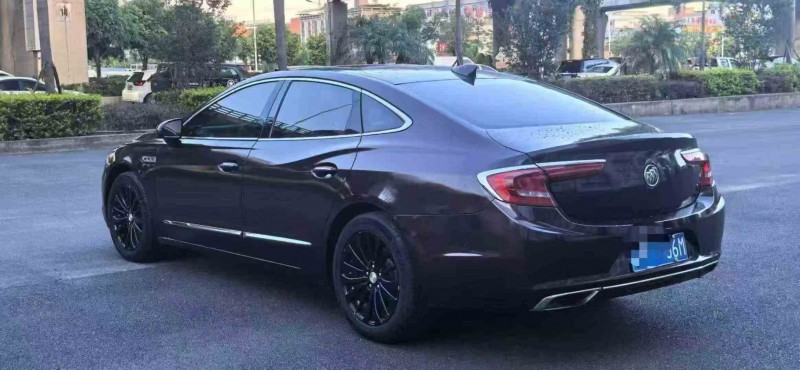 南平18年别克君越7