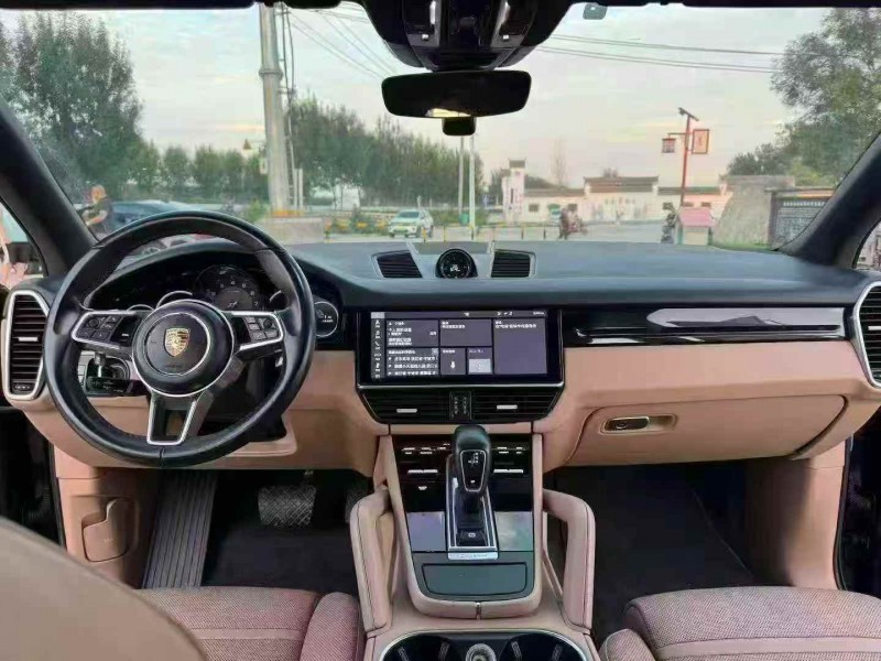 徐州19年保时捷卡宴4