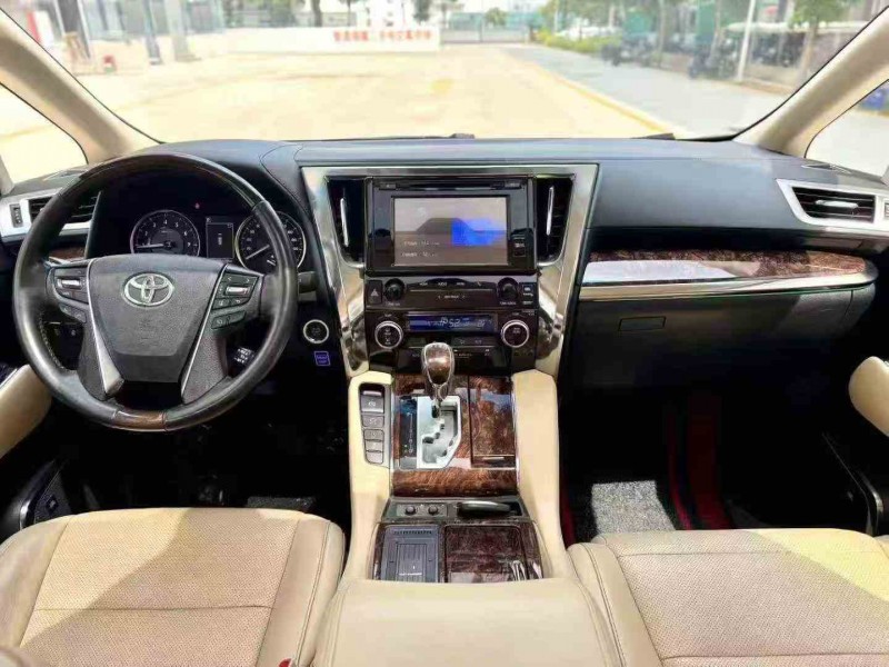 南平19年丰田埃尔法5