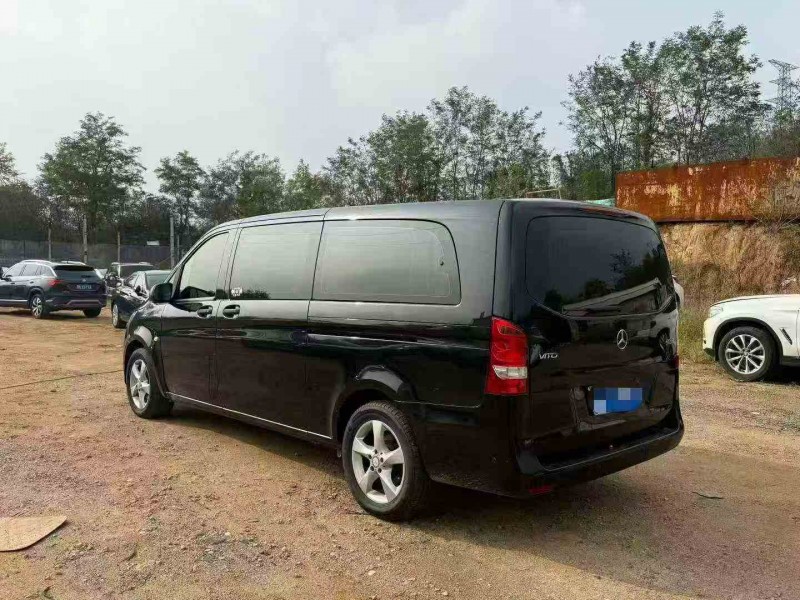 济宁18年奔驰威霆7