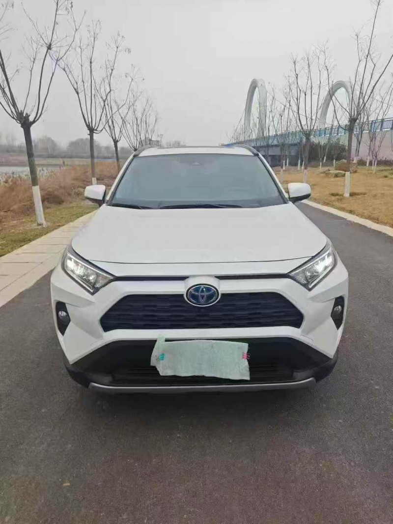 济宁21年丰田RAV4荣放1