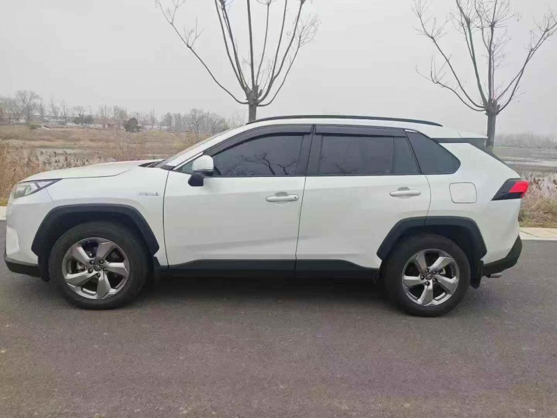 济宁21年丰田RAV4荣放3