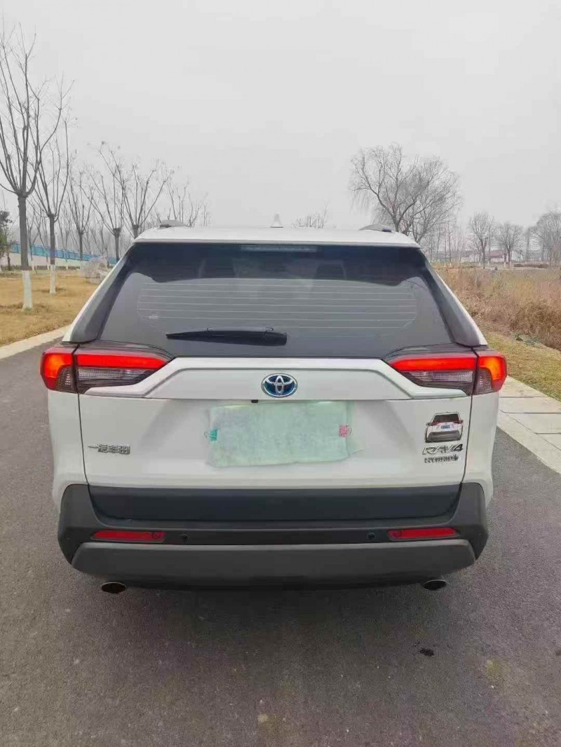 济宁21年丰田RAV4荣放8