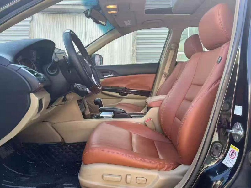 济宁13年本田雅阁4