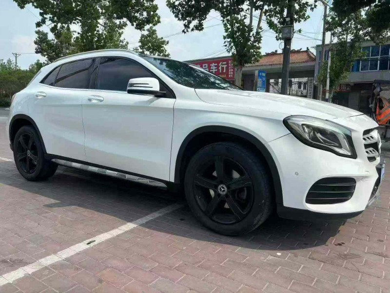 昆明20年奔驰GLA3