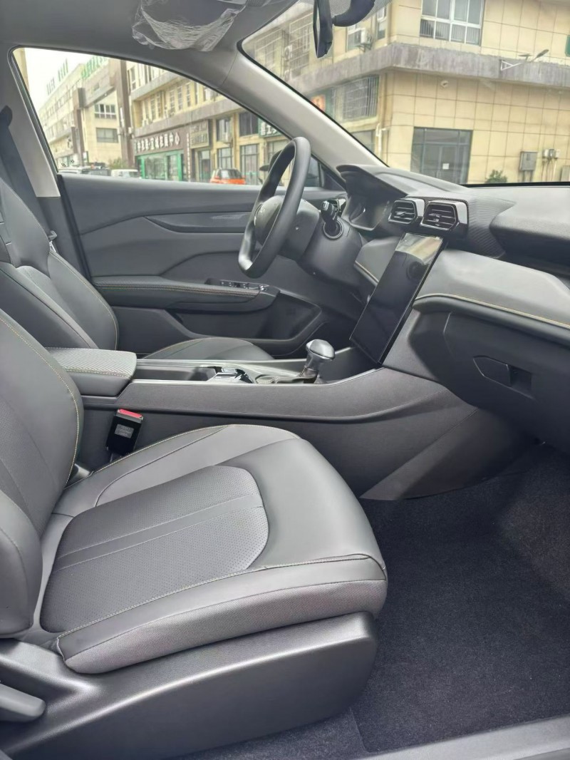 襄阳25年东风奕炫8