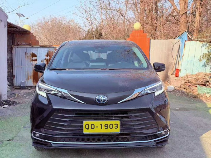 青岛23年丰田塞纳1