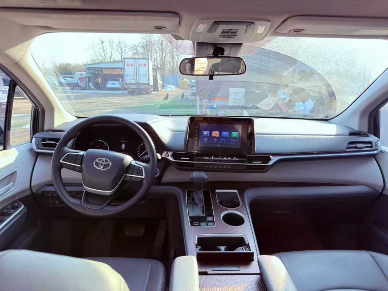 青岛23年丰田塞纳6