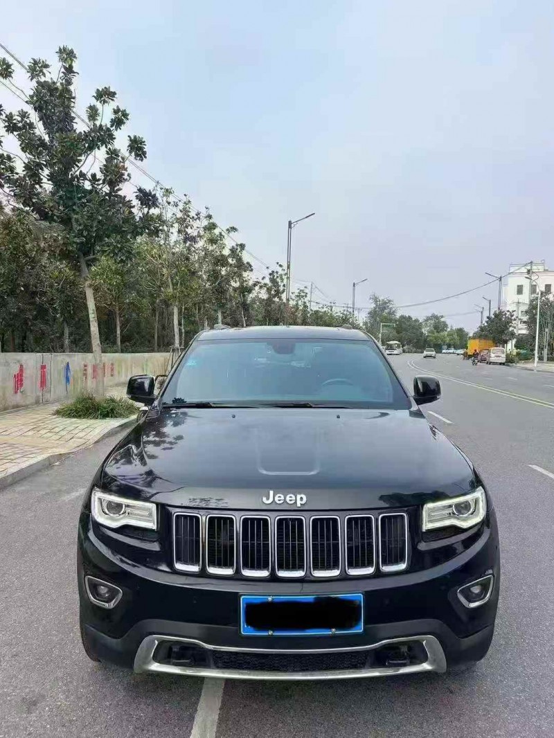 铜陵17年Jeep大切诺基1