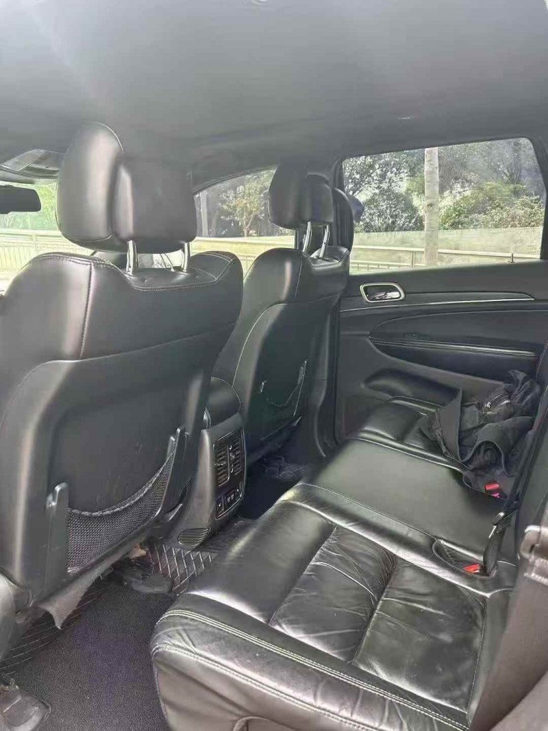 铜陵17年Jeep大切诺基5