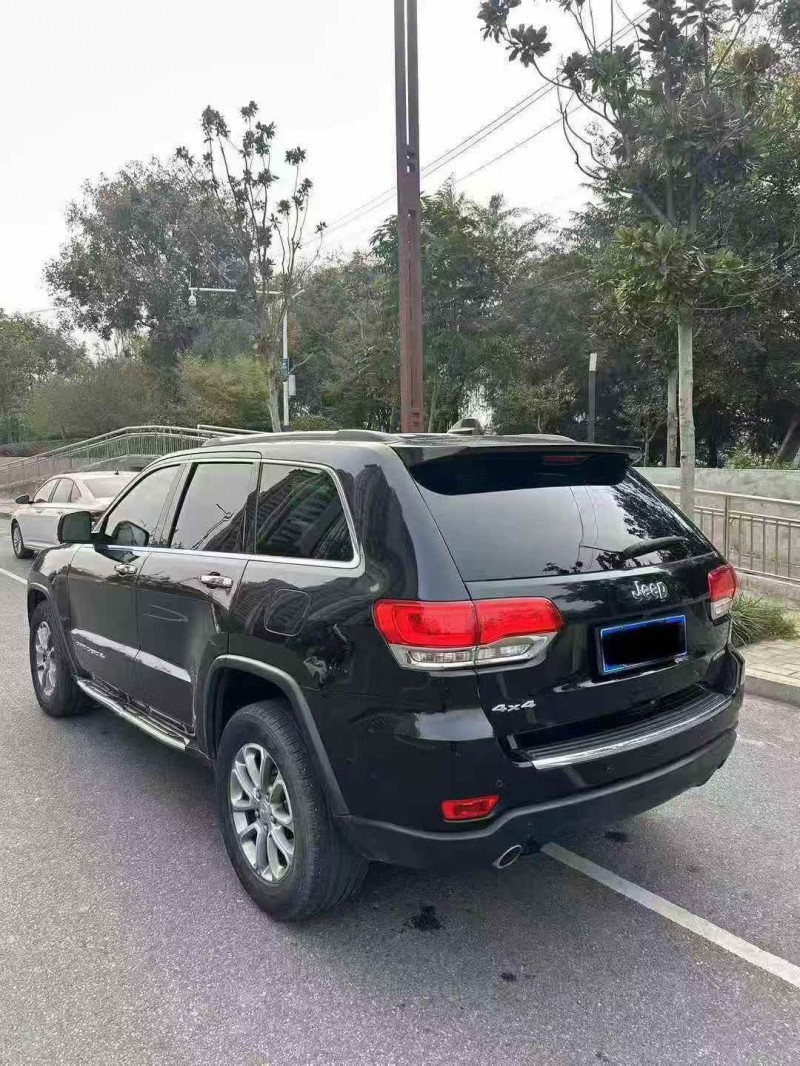 铜陵17年Jeep大切诺基7