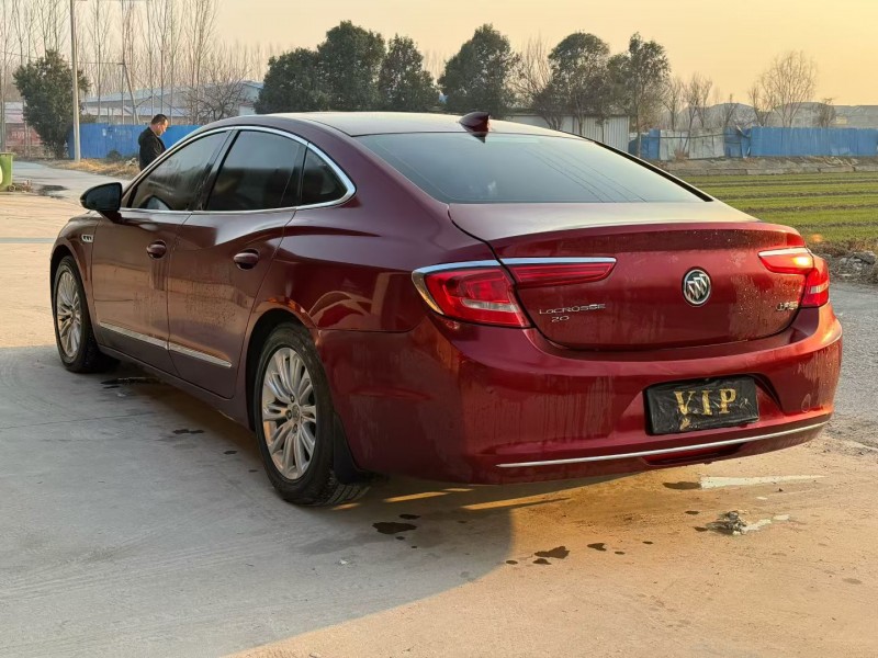 新乡17年别克君越8