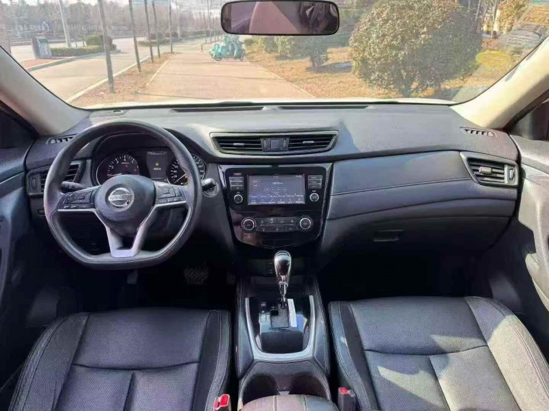 枣庄18年日产奇骏4