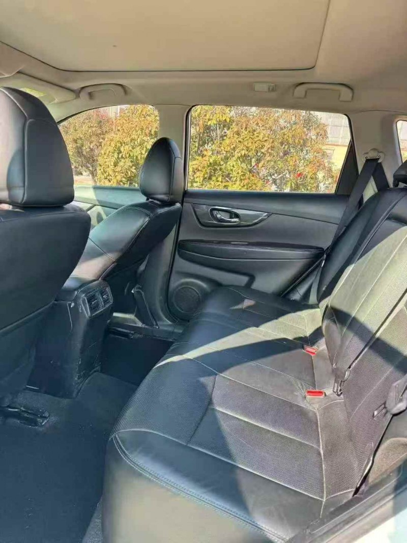 枣庄18年日产奇骏5