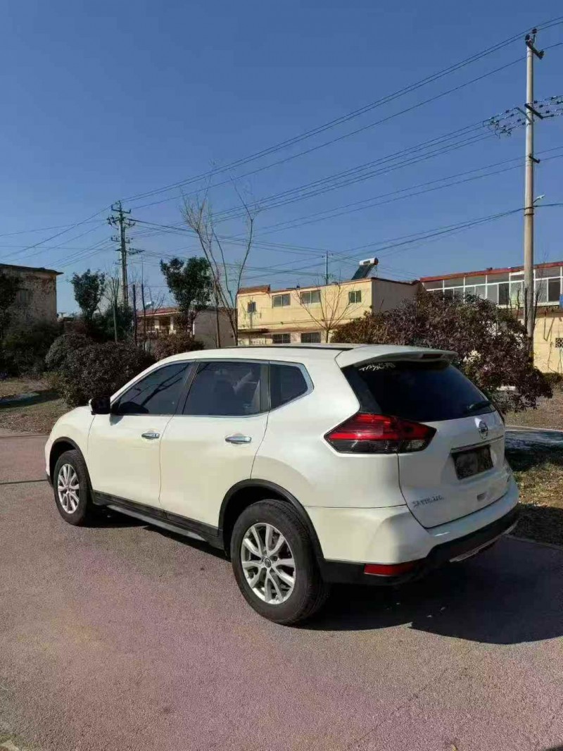 枣庄18年日产奇骏8