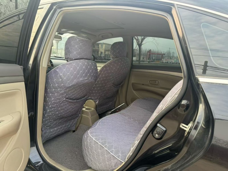 新乡18年日产轩逸5