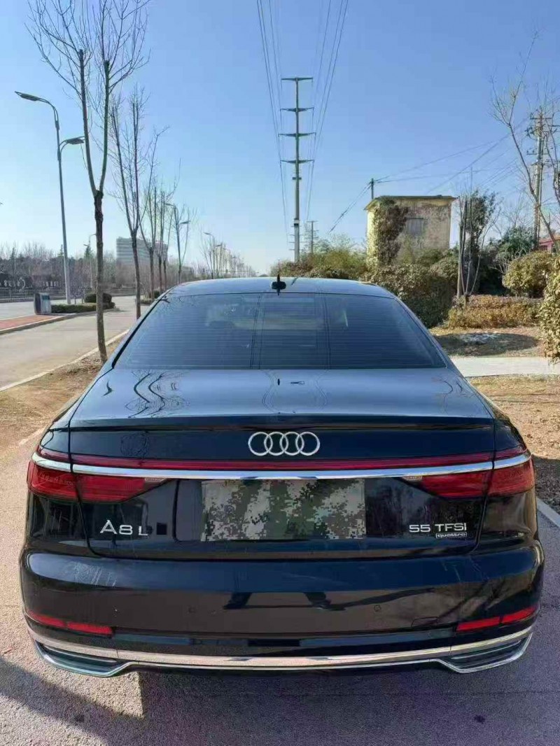 烟台19年奥迪A8L9