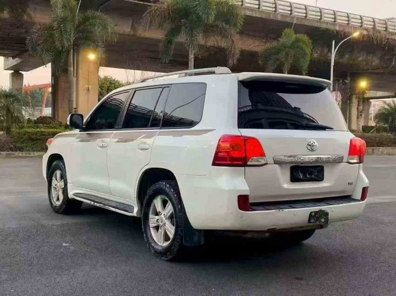 南平16年丰田兰德酷路泽7