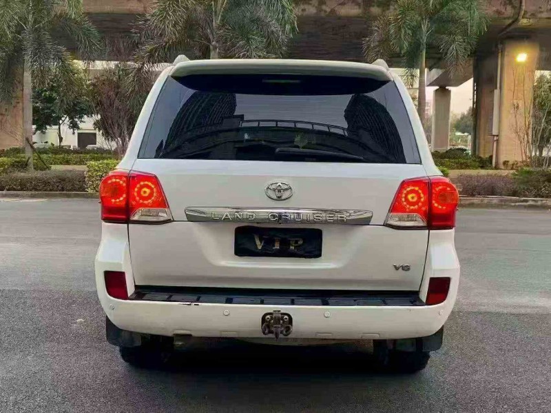 南平16年丰田兰德酷路泽9