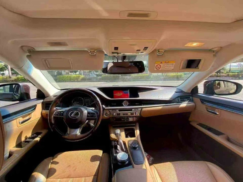 龍巖16年雷克薩斯ES6